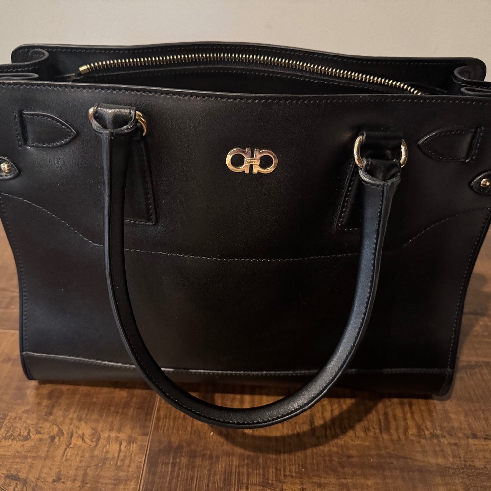 SALVATORE FERRAGAMO BRIANA SATCHEL TOTE BLACK PEBBLED CALF LEATHER